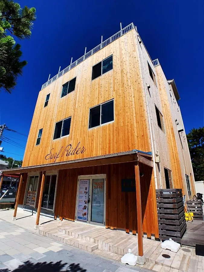 B&B Yuigahama Kamakura Couette-café